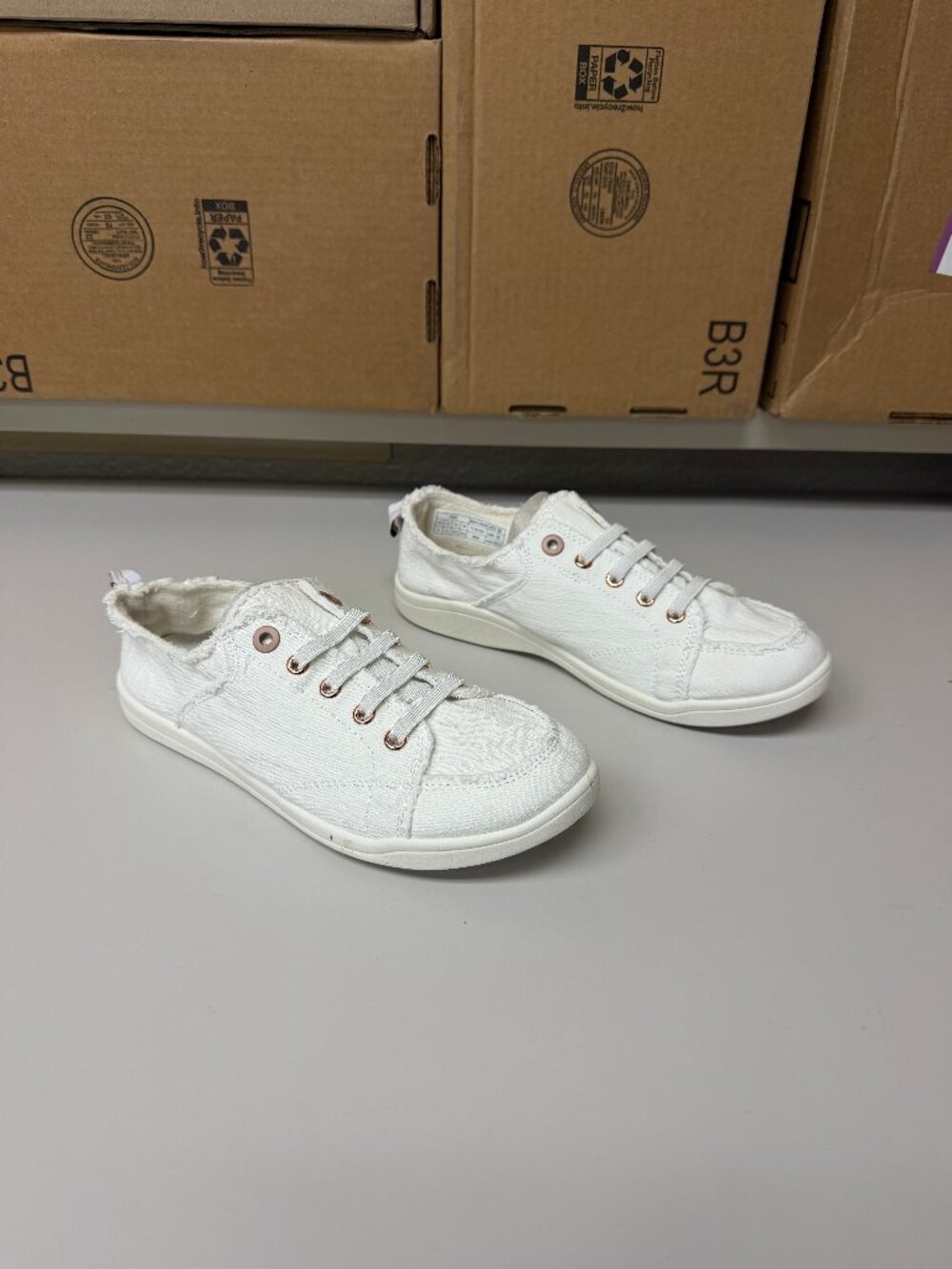 Vionic Pismo sneakers - white - size 8 wide